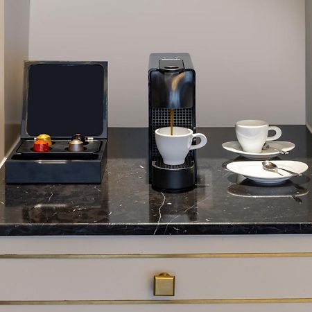فندق فينبيرل هوى هوي المظهر الخارجي الصورة A Nespresso coffee machine in a hotel room