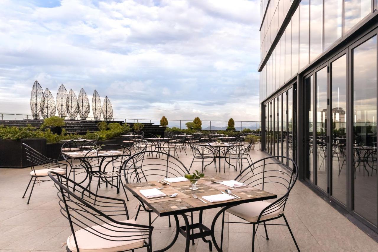 فندق فينبيرل هوى هوي المظهر الخارجي الصورة The Terrace