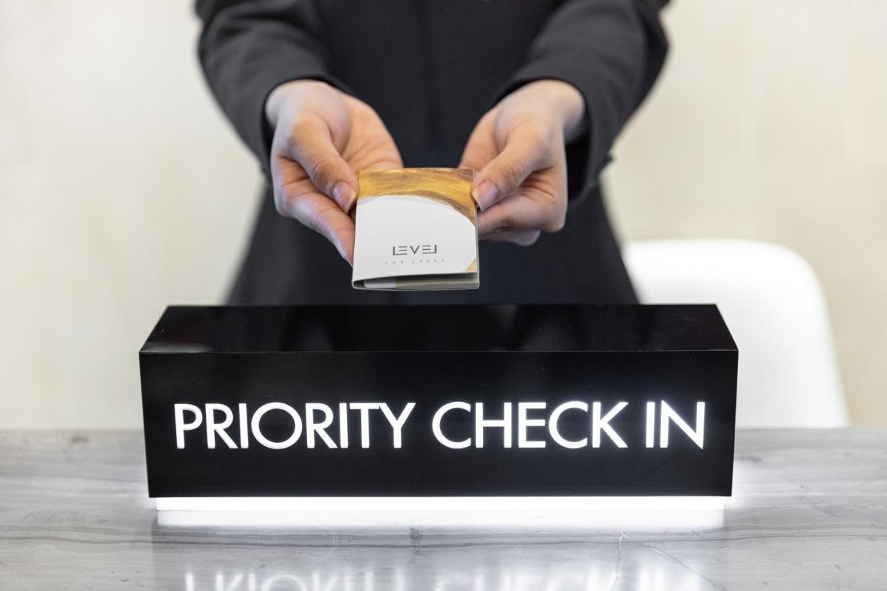 فندق فينبيرل هوى هوي المظهر الخارجي الصورة Priority check-in at an airport