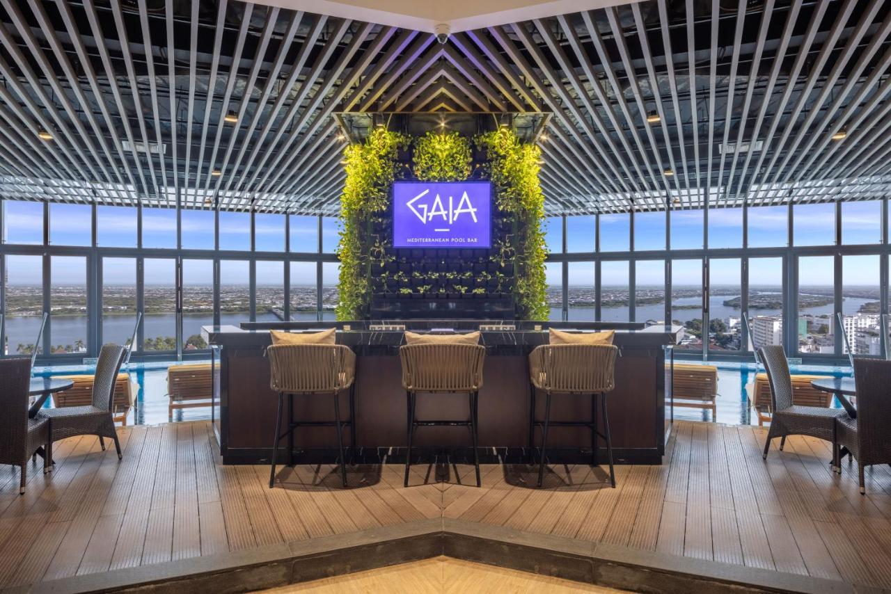 فندق فينبيرل هوى هوي المظهر الخارجي الصورة The interior of the lounge