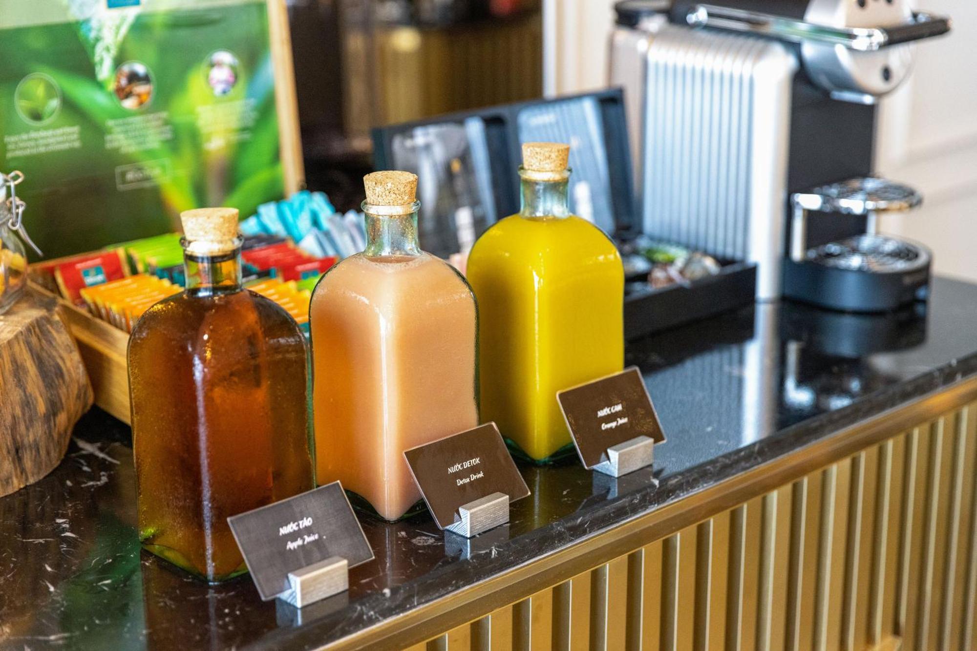 فندق فينبيرل هوى هوي المظهر الخارجي الصورة Bottles of fruit juice